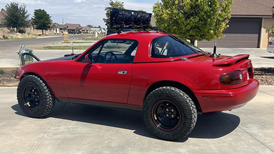 Родстер Mazda MX-5 подготовили к бездорожью и выставили на аукцион