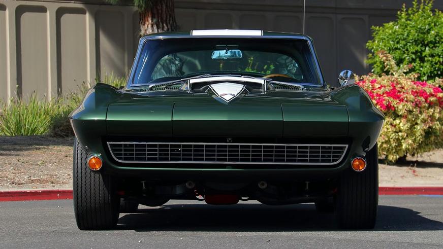 На торги выставят уникальный Corvette второго поколения