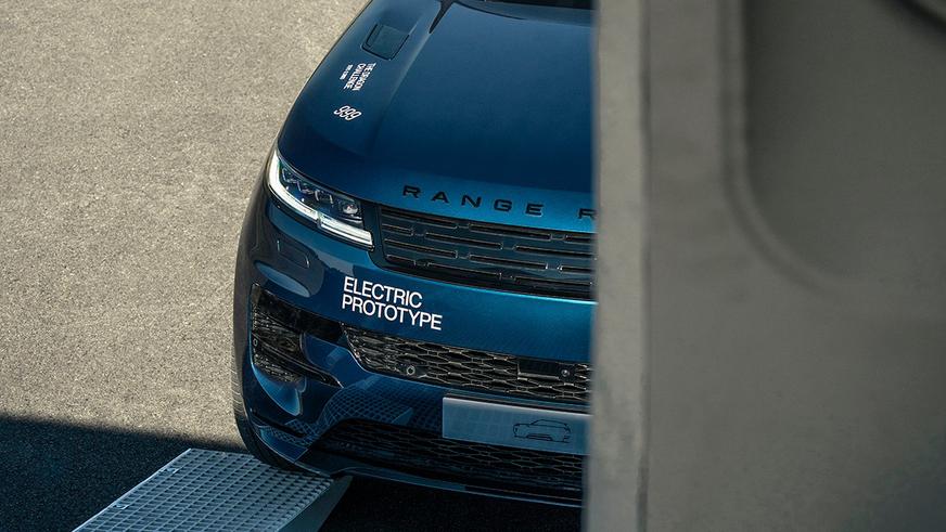 Электрический Range Rover Sport впервые показался на публике