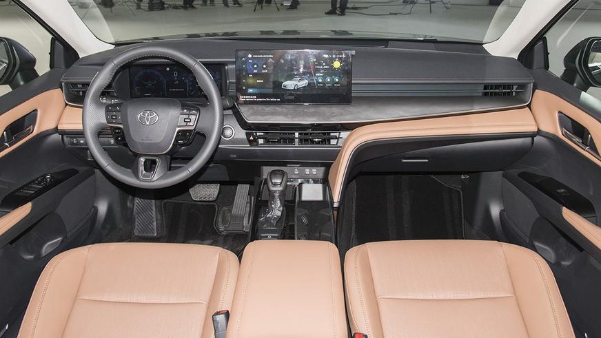 В Китае показали свою Toyota Camry с атмосферником и другим салоном