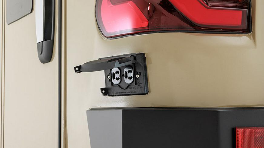 Пикап Toyota Hilux превратили в автодом