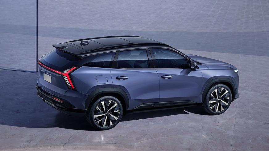 Geely объявила цены на новый Atlas в Казахстане
