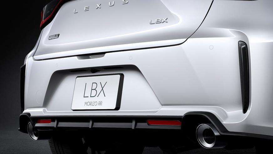 У Lexus появился небольшой, но злой кроссовер на механике