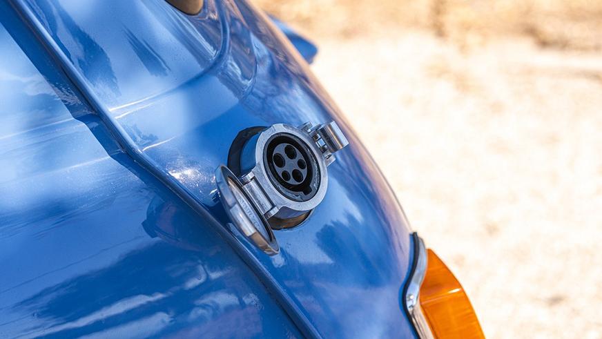 Классический Mini превратили в 300-сильный электромобиль