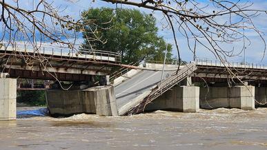 Автомобильный мост частично обрушился в Усть-Каменогорске