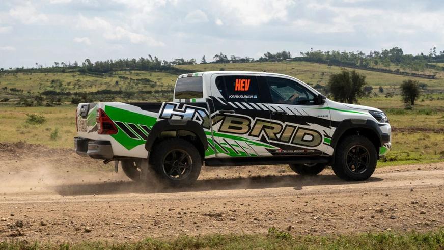 Toyota Hilux впервые станет гибридом