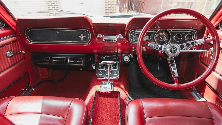 Лимузин Mustang с правым рулём пустили с молотка