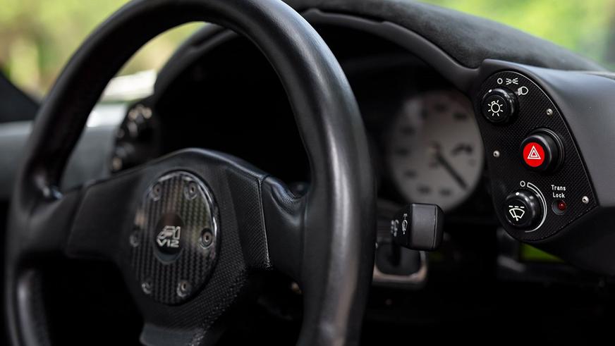 Единственный McLaren F1 с фарами от BMW Z1 пустят с молотка