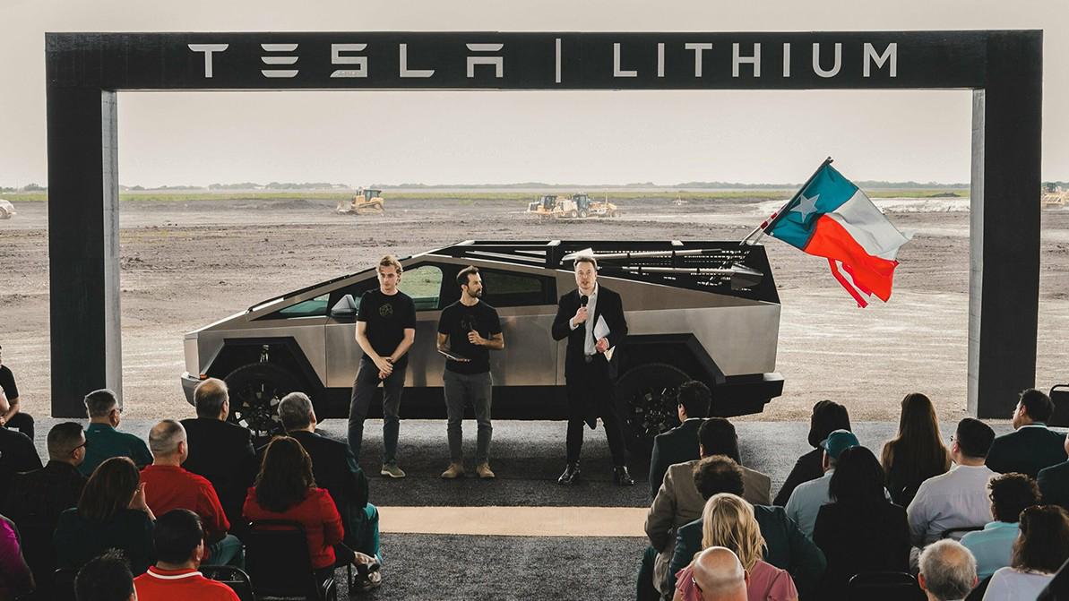 Cybertruck не оставят без заводских аксессуаров