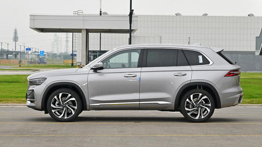 Кроссовер Geely Monjaro обновился и подешевел в Китае