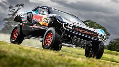 Ford показал внедорожный суперкар для «Дакара»