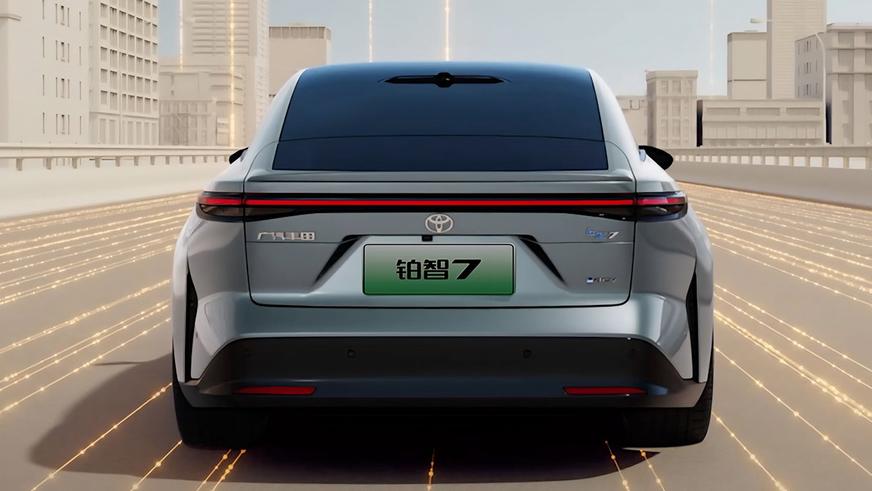 Электроседан Toyota bZ7 предложат в Китае за 14.6 млн тенге