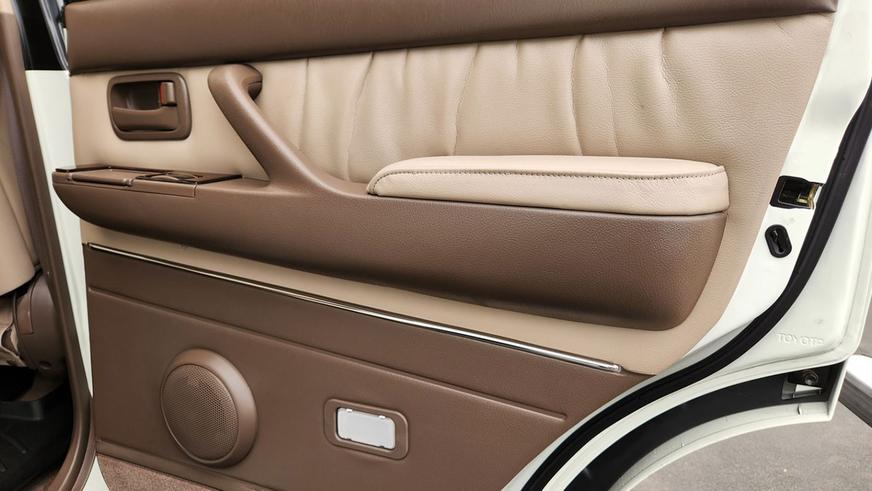 Практически новый Land Cruiser 80 выставлен на торги в США