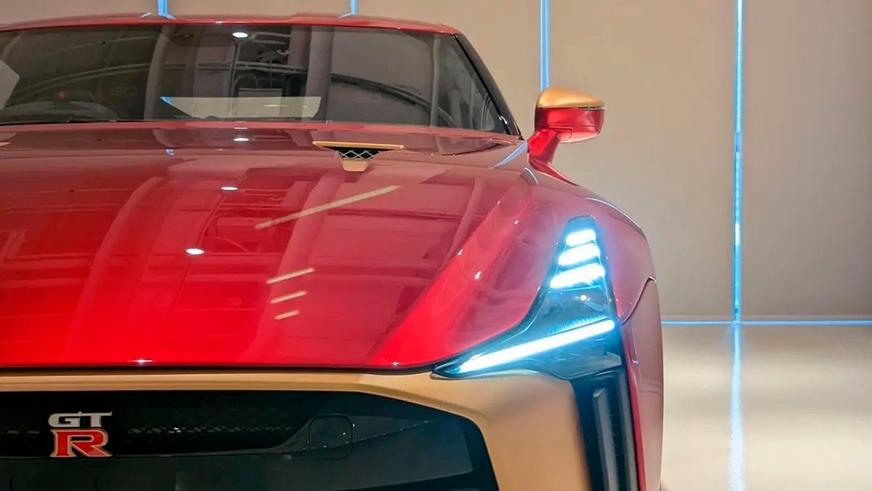 Посмотрите на GT-R, похожий на летающий костюм Железного человека