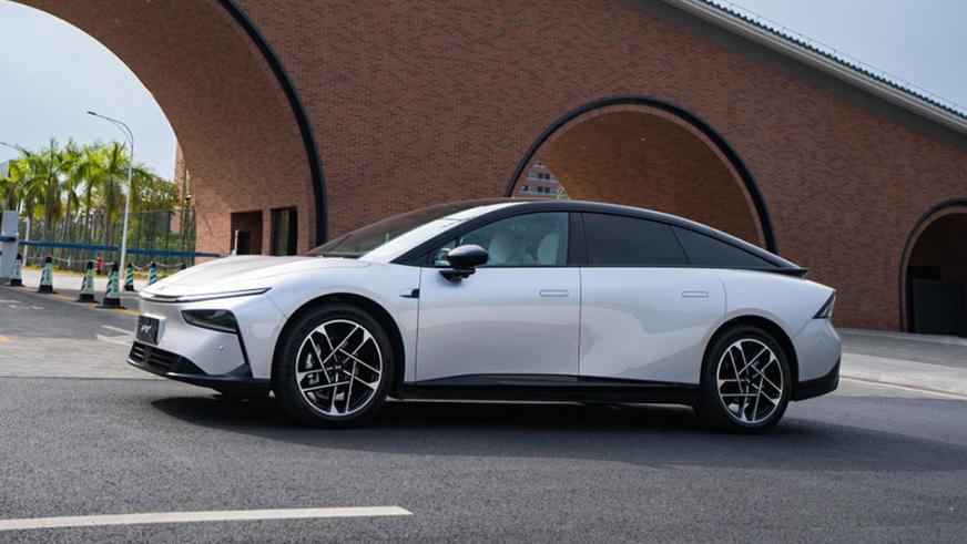 Xpeng запустил продажи флагманского электрокара P7+