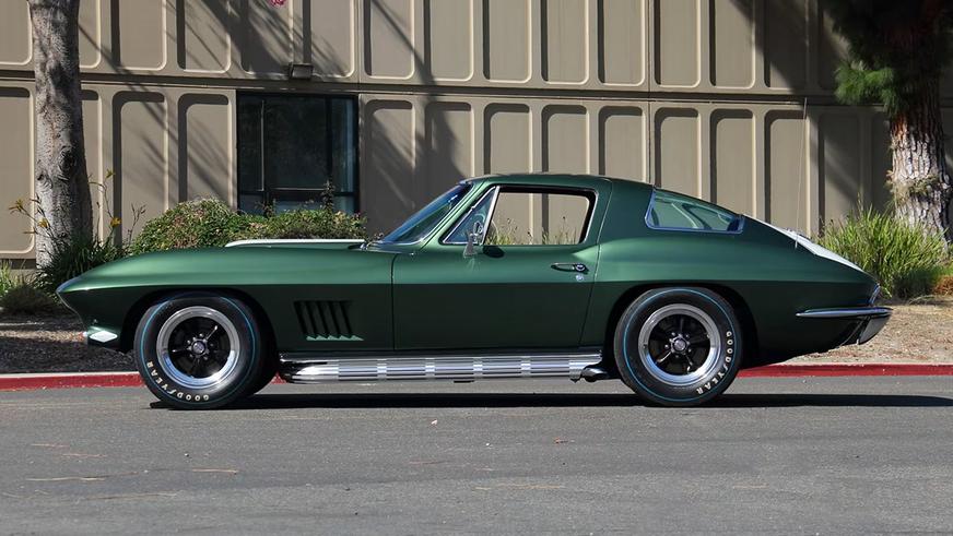 На торги выставят уникальный Corvette второго поколения