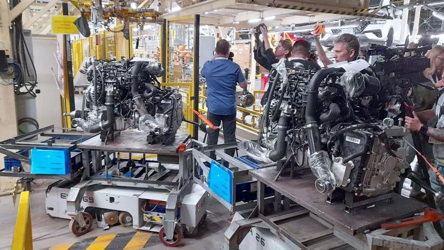 АВТОВАЗ запустил сборку Lada X-cross 5. Известна примерная цена