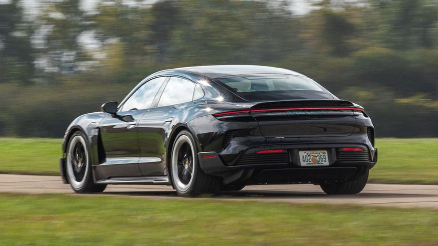 Porsche Taycan Turbo GT: менее 2 секунд до сотни