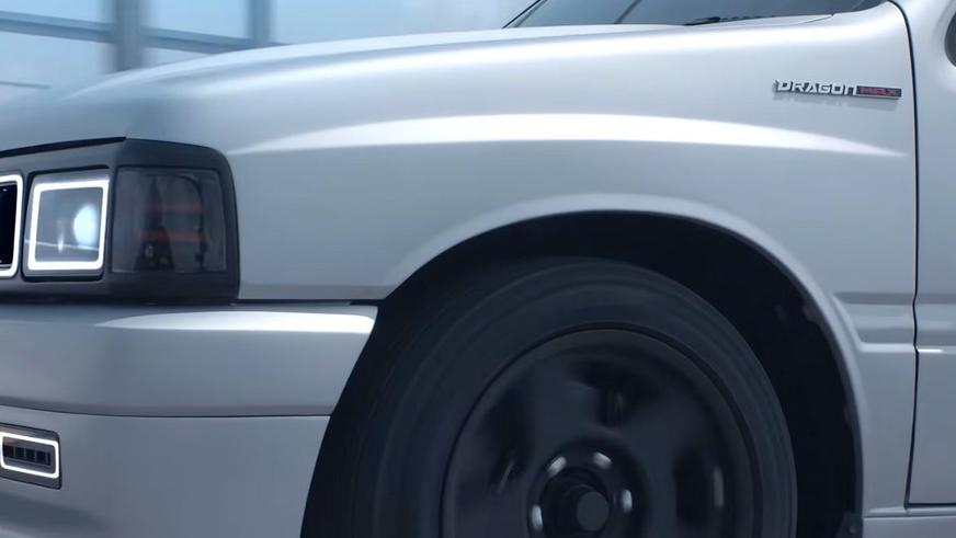 Isuzu показала рестомод Dragon Max на базе 37-летнего пикапа