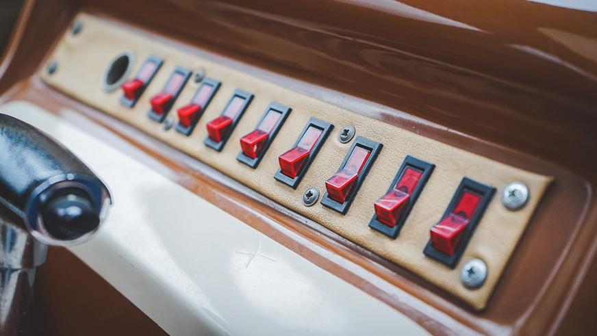 А под капотом мотор от танка! На продажу выставили самодельный шутинг-брейк Rolls-Royce