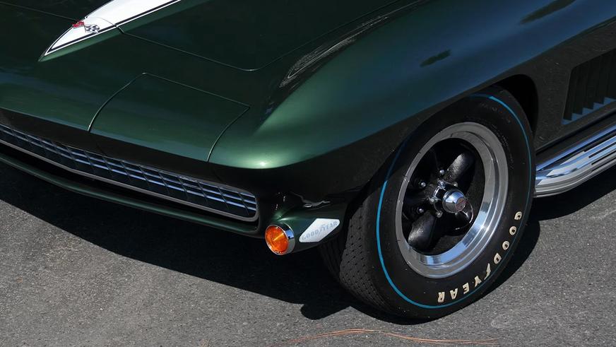 На торги выставят уникальный Corvette второго поколения