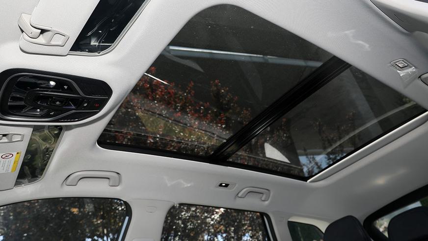 В Китае начались продажи обновлённого Geely Atlas