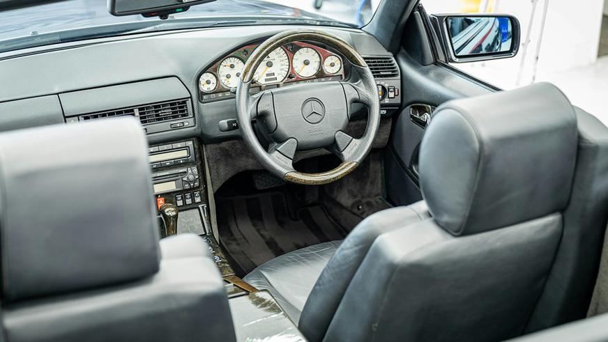 На продажу выставили очень редкий Mercedes-Benz SL с огромным V12
