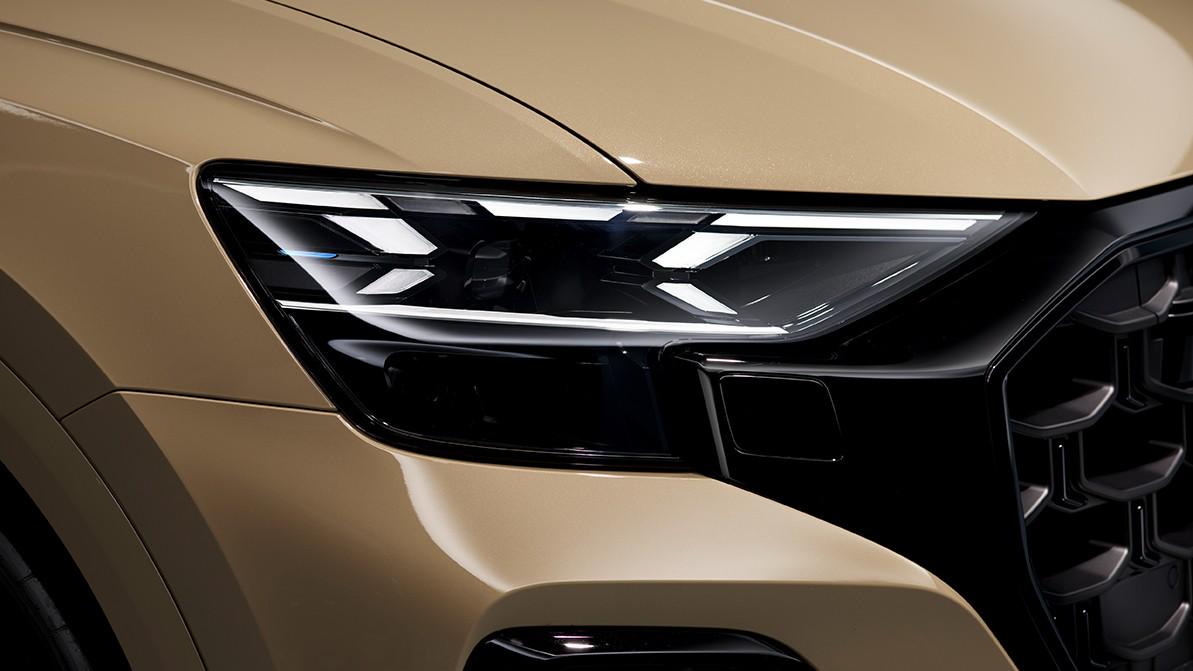 Обновлён кроссовер Audi Q8: новые фары и прежние двигатели