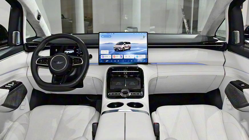 Geely открыла в КНР приём заказов на вэн V900