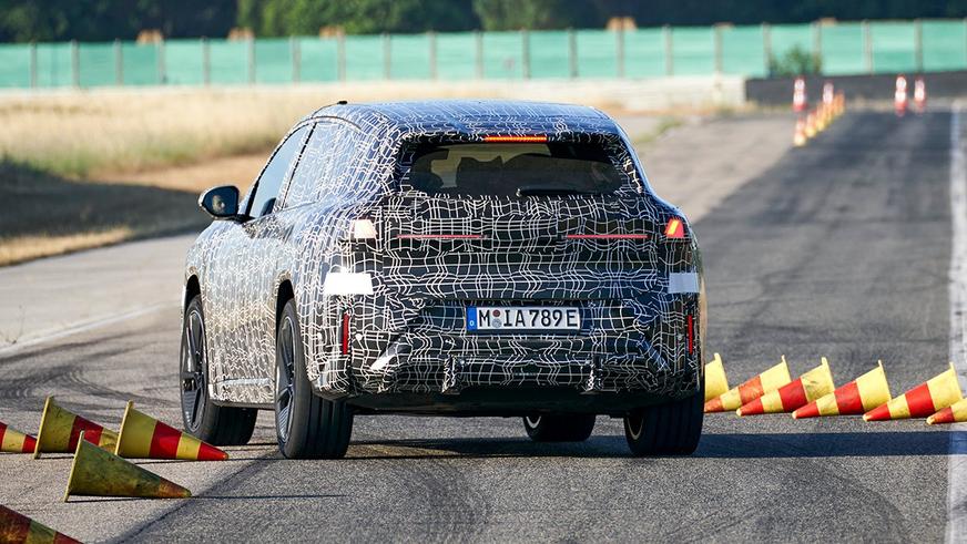 BMW iX3 сможет сам включать поворотники