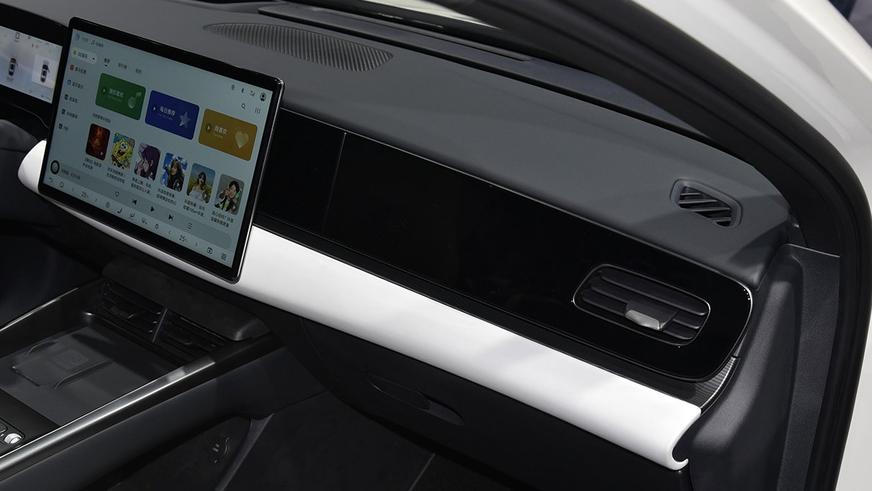 BYD запустила в КНР продажи недорогого электрокара Seal 06