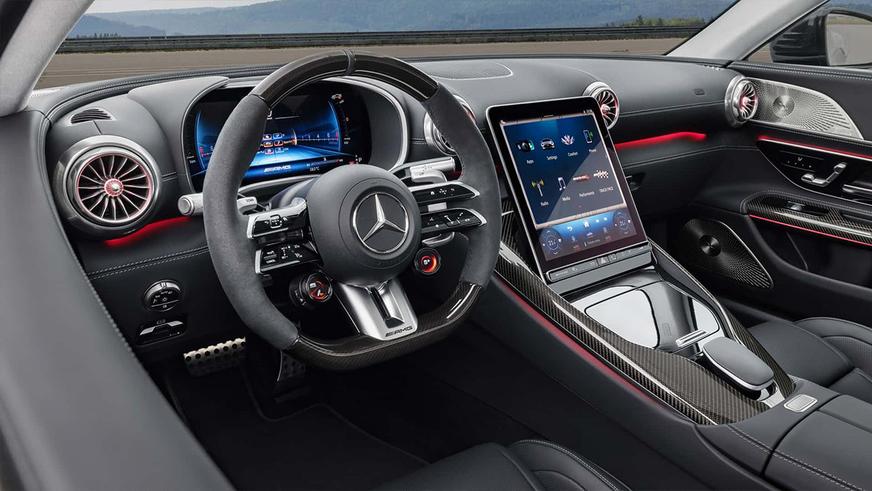 Представлено новое купе Mercedes-AMG GT