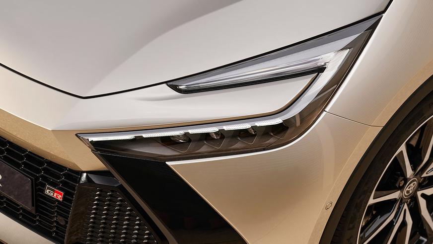 Дизайнерский кроссовер Toyota C-HR сменил поколение