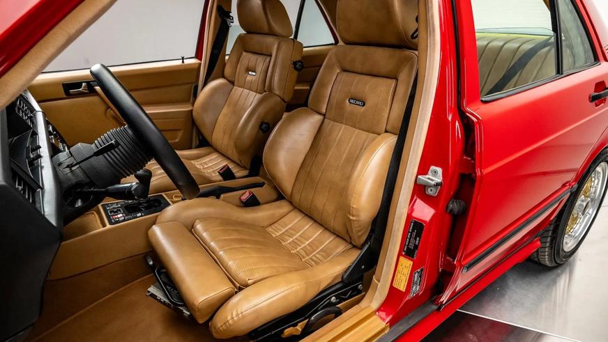 Уникальный Mercedes-Benz 190E пустили с молотка