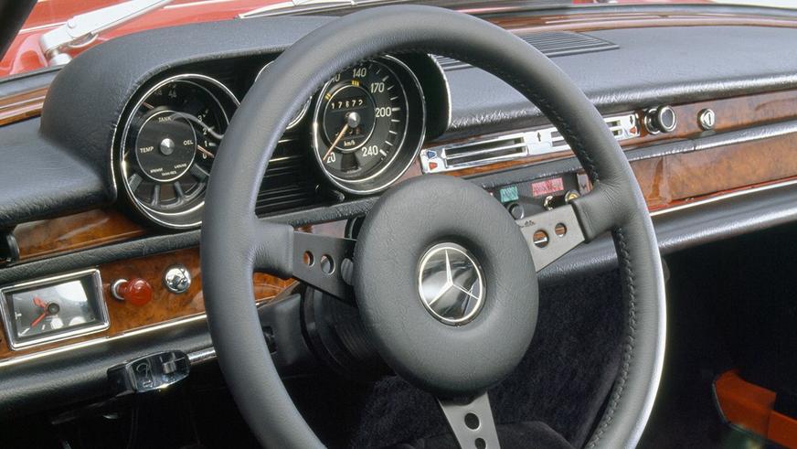 В Mercedes-Benz не забыли «Красную свинью»