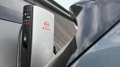 Сверхскоростная зарядка от BYD: 2 километра в секунду