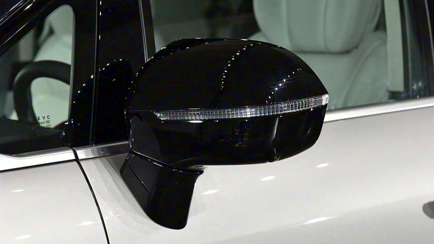 Geely открыла в КНР приём заказов на вэн V900