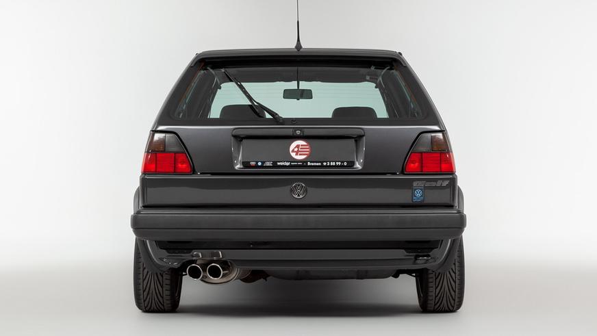 Старый, но сохранившийся Volkswagen Golf II продают почти за 100 тысяч долларов