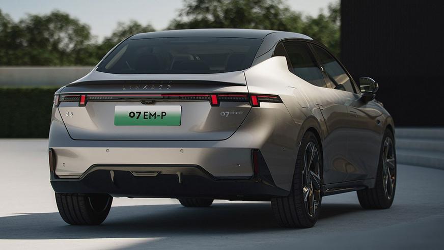 Lynk&Co начала продажи нового дальнобойного седана 07 EM-P