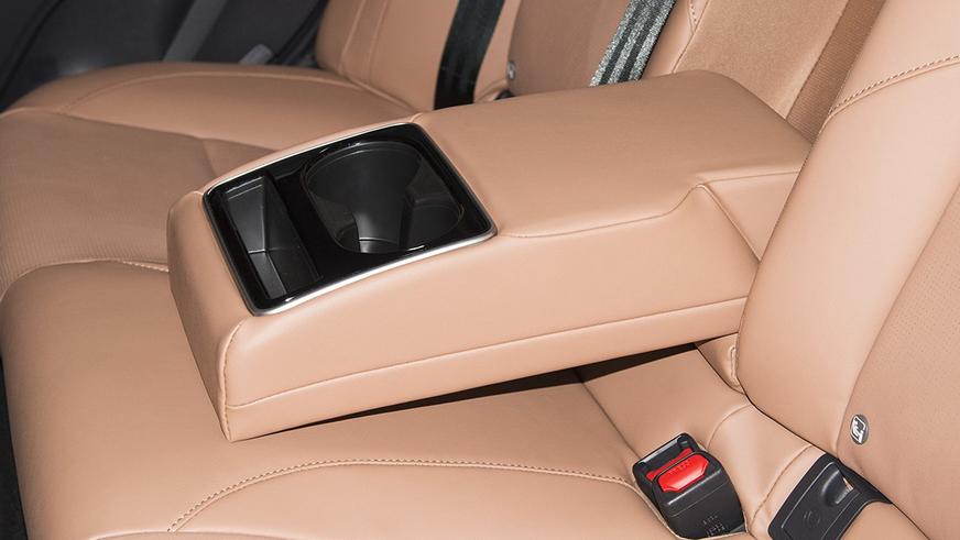 В Китае показали свою Toyota Camry с атмосферником и другим салоном