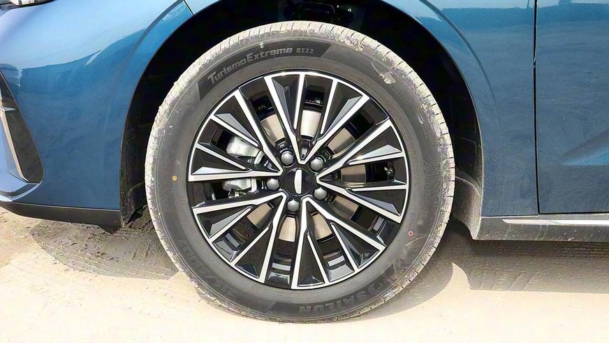 В Китае назвали цены на Geely Emgrand нового поколения