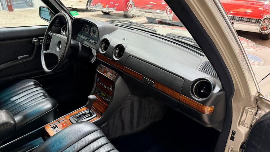 На торгах замечен Mercedes-Benz W123 почти без пробега