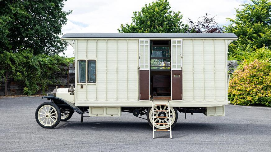 Продаётся антикварный автодом с печью внутри