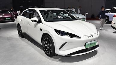BYD запустила в КНР продажи недорогого электрокара Seal 06
