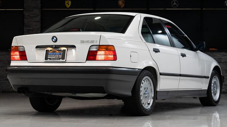 В США нашли почти новую BMW 325i в кузове E36 В США нашли почти новую BMW 325i в кузове E36