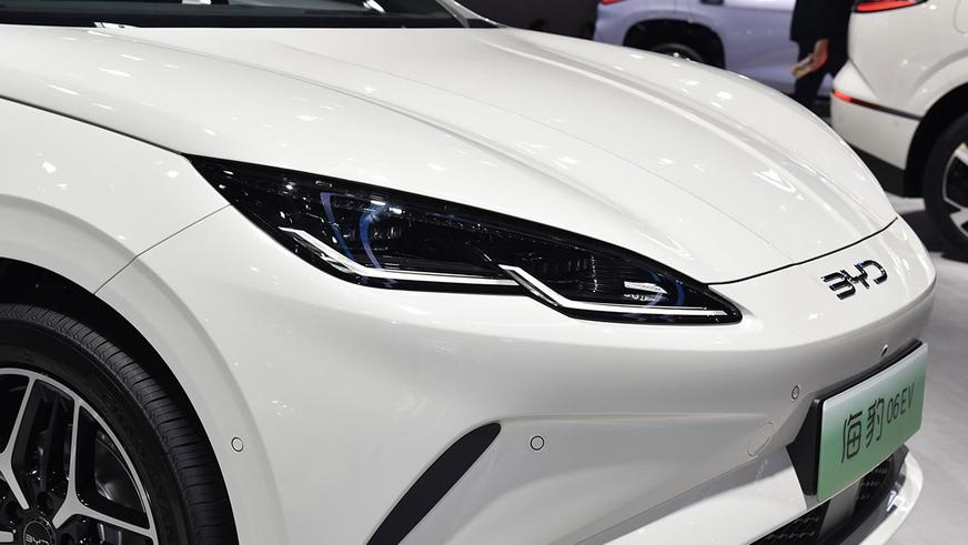 BYD запустила в КНР продажи недорогого электрокара Seal 06 BYD запустила в КНР продажи недорогого электрокара Seal 06