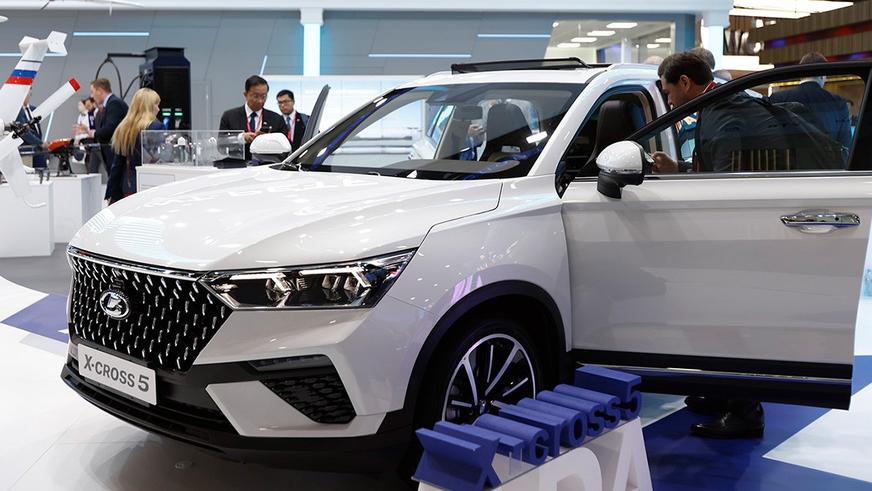 Публично представлена Lada X-cross 5 — кроссовер FAW с российским шильдиком