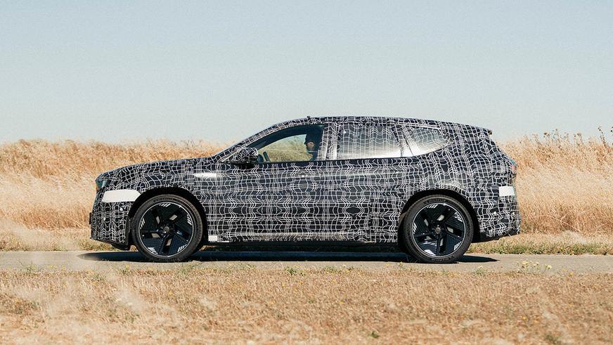 BMW iX3 сможет сам включать поворотники