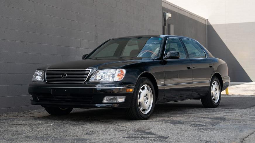 В США с молотка пустили 26-летний Lexus LS почти без пробега