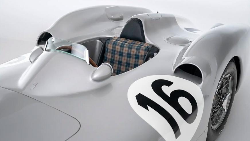 В открытой продаже впервые появился формульный Mercedes-Benz 1954 года